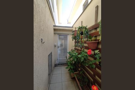 Casa à venda com 94m², 2 quartos e 2 vagasEntrada do Corredor Quintal