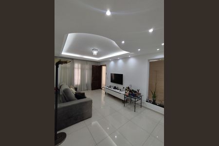 Casa à venda com 94m², 2 quartos e 2 vagasSala