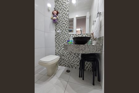 Casa à venda com 94m², 2 quartos e 2 vagasLavabo