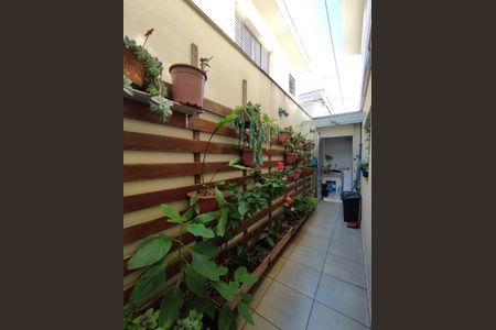 Casa à venda com 94m², 2 quartos e 2 vagasCorredor Quintal