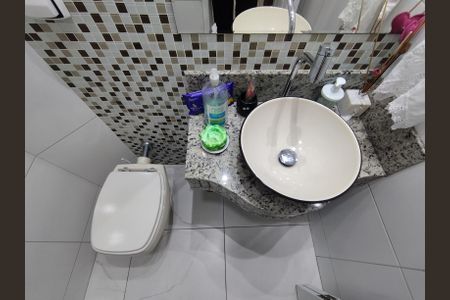 Casa à venda com 94m², 2 quartos e 2 vagasLavabo