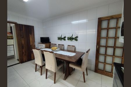 Casa à venda com 94m², 2 quartos e 2 vagasCozinha - Armários