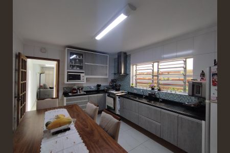 Casa à venda com 94m², 2 quartos e 2 vagasCozinha - Armários