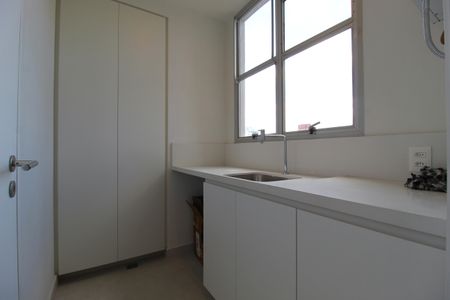 Apartamento à venda com 133m², 2 quartos e 1 vagaÁrea de Serviço