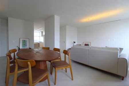 Apartamento à venda com 133m², 2 quartos e 1 vagaSala