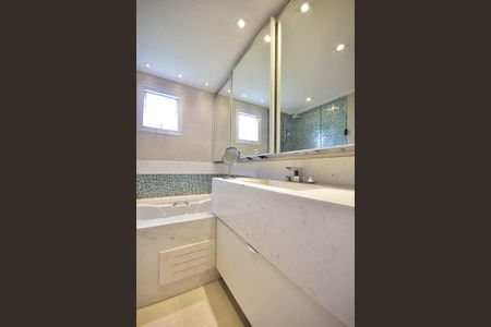 Apartamento à venda com 210m², 3 quartos e 3 vagasBanheiro Suíte 2