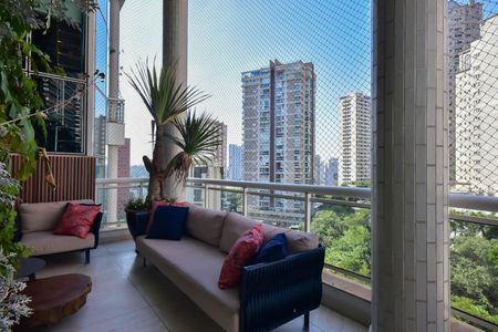 Apartamento à venda com 210m², 3 quartos e 3 vagasVaranda 2