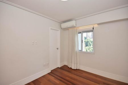 Apartamento à venda com 210m², 3 quartos e 3 vagasSuíte 3