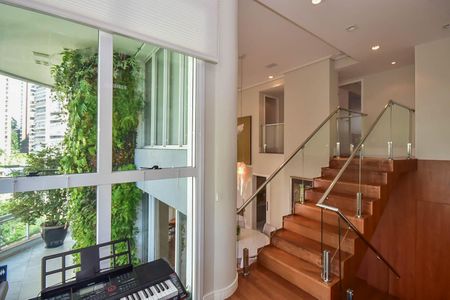 Apartamento à venda com 210m², 3 quartos e 3 vagasEscada