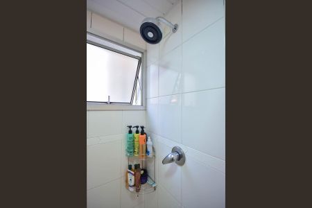 Apartamento à venda com 70m², 2 quartos e 1 vagaChuveiro do Banheiro da Suíte