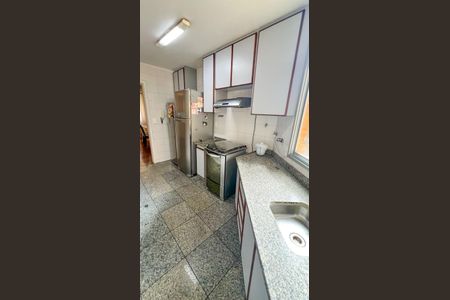Apartamento à venda com 200m², 4 quartos e 3 vagas Apartamento à venda com 200m², 4 quartos e 3 vagasCozinha