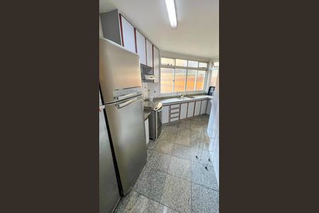 Apartamento à venda com 200m², 4 quartos e 3 vagas Apartamento à venda com 200m², 4 quartos e 3 vagasCozinha