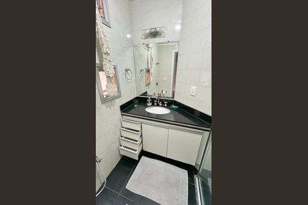 Apartamento à venda com 200m², 4 quartos e 3 vagas Apartamento à venda com 200m², 4 quartos e 3 vagasBanheiro