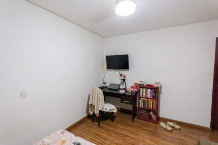 Casa à venda com 220m², 4 quartos e 2 vagasSuíte