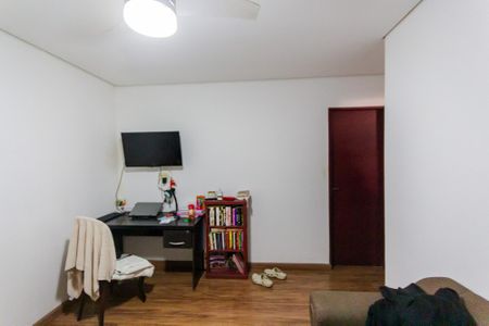 Casa à venda com 220m², 4 quartos e 2 vagasSuíte