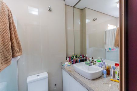 Casa à venda com 220m², 4 quartos e 2 vagasBanheiro da Suíte