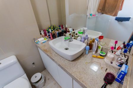 Casa à venda com 220m², 4 quartos e 2 vagasBanheiro da Suíte