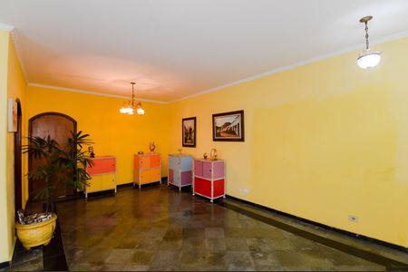 Casa para alugar com 300m², 4 quartos e 2 vagasSala