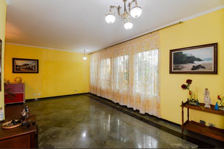 Casa para alugar com 300m², 4 quartos e 2 vagasSala