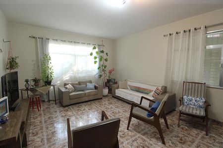 Casa à venda com 320m², 6 quartos e 3 vagasSala