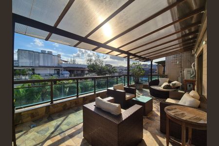 Apartamento à venda com 257m², 3 quartos e 3 vagasVaranda