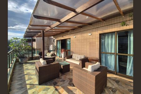 Apartamento à venda com 257m², 3 quartos e 3 vagasVaranda