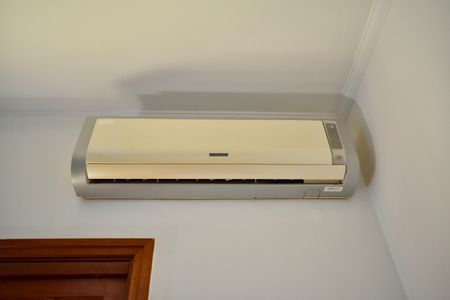 Casa à venda com 140m², 3 quartos e 2 vagasSuíte