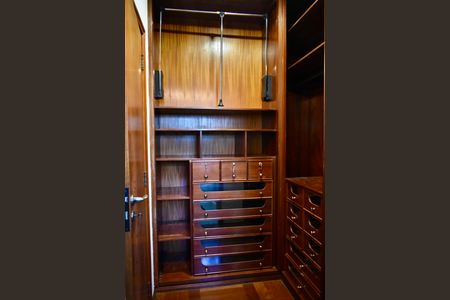 Casa à venda com 140m², 3 quartos e 2 vagasSuíte closet