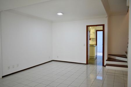 Casa à venda com 140m², 3 quartos e 2 vagasSala