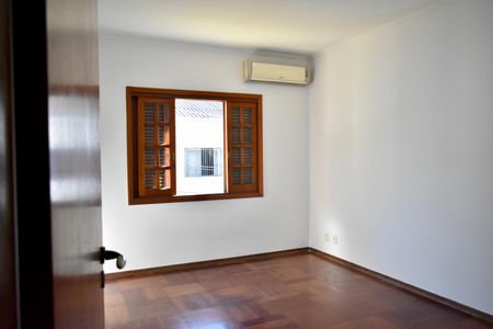 Casa à venda com 140m², 3 quartos e 2 vagasSuíte