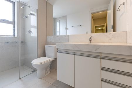 Apartamento para alugar com 337m², 3 quartos e 4 vagas Apartamento para alugar com 337m², 3 quartos e 4 vagasBanheiro 4