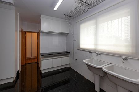 Apartamento para alugar com 337m², 3 quartos e 4 vagas Apartamento para alugar com 337m², 3 quartos e 4 vagasÁrea de Serviço