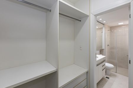 Apartamento para alugar com 337m², 3 quartos e 4 vagas Apartamento para alugar com 337m², 3 quartos e 4 vagasBanheiro da Suíte 1