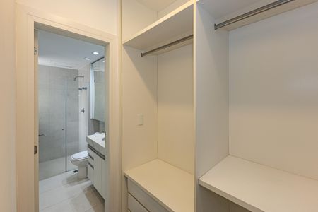 Apartamento para alugar com 337m², 3 quartos e 4 vagas Apartamento para alugar com 337m², 3 quartos e 4 vagasBanheiro da Suíte 2