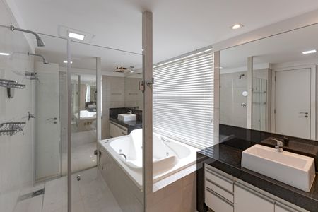 Apartamento para alugar com 337m², 3 quartos e 4 vagas Apartamento para alugar com 337m², 3 quartos e 4 vagasBanheiro da Suíte 3