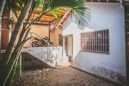 Casa à venda com 120m², 3 quartos e 1 vaga Casa à venda com 120m², 3 quartos e 1 vagaQuintal