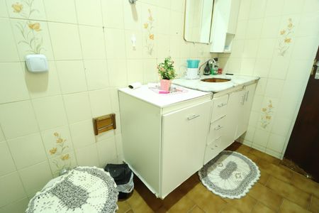 Casa para alugar com 299m², 4 quartos e 6 vagasBanheiro Social