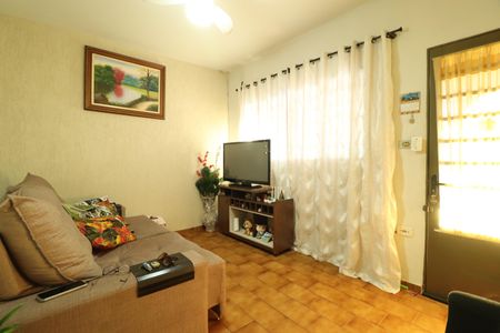 Casa para alugar com 299m², 4 quartos e 6 vagasSala