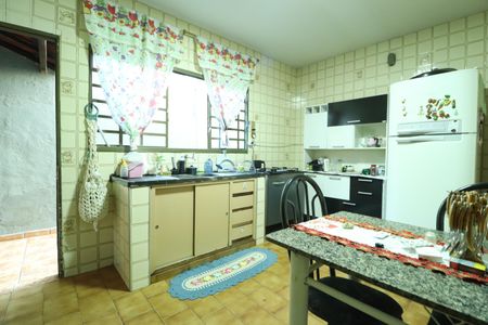 Casa para alugar com 299m², 4 quartos e 6 vagasCozinha