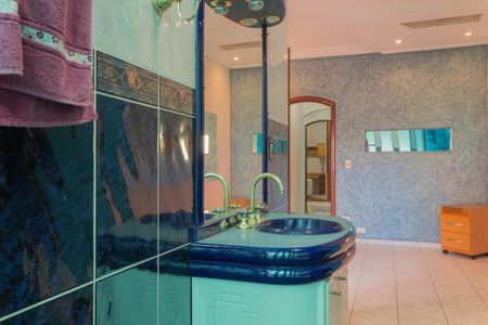 Casa à venda com 210m², 3 quartos e 4 vagasBanheiro da Suíte 1