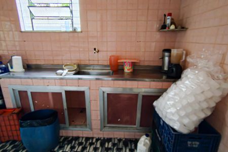 Casa à venda com 400m², 2 quartos e 3 vagascozinha