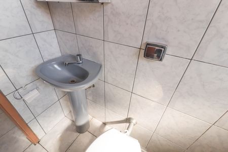 Casa à venda com 200m², 3 quartos e 3 vagas Casa à venda com 200m², 3 quartos e 3 vagasCasa - Banheiro