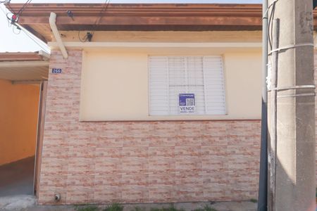 Casa à venda com 200m², 3 quartos e 3 vagas Casa à venda com 200m², 3 quartos e 3 vagasFachada