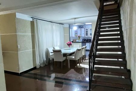 Casa de condomínio para alugar com 722m², 5 quartos e 5 vagas Casa de condomínio para alugar com 722m², 5 quartos e 5 vagasSala de Jantar