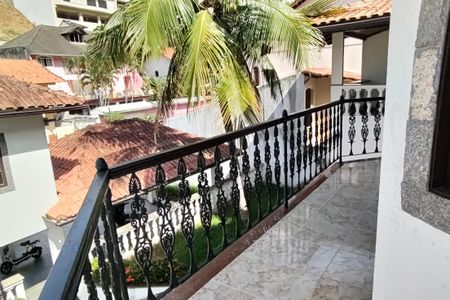 Casa de condomínio para alugar com 722m², 5 quartos e 5 vagas Casa de condomínio para alugar com 722m², 5 quartos e 5 vagasVaranda da Suíte 2