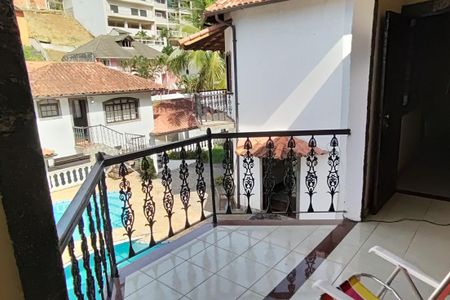 Casa de condomínio para alugar com 722m², 5 quartos e 5 vagas Casa de condomínio para alugar com 722m², 5 quartos e 5 vagasVaranda da Suíte 3