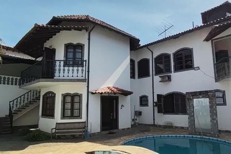 Casa de condomínio para alugar com 722m², 5 quartos e 5 vagas Casa de condomínio para alugar com 722m², 5 quartos e 5 vagasFachada