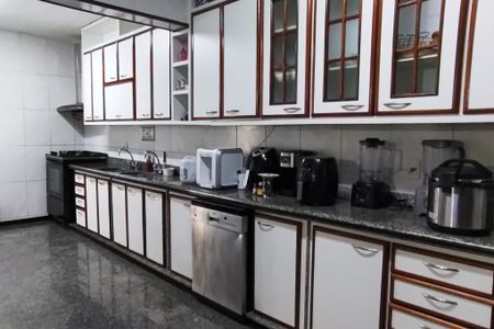 Casa de condomínio para alugar com 722m², 5 quartos e 5 vagas Casa de condomínio para alugar com 722m², 5 quartos e 5 vagasCozinha