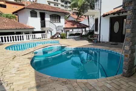 Casa de condomínio para alugar com 722m², 5 quartos e 5 vagas Casa de condomínio para alugar com 722m², 5 quartos e 5 vagasÁrea comum - Piscina