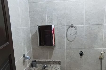 Casa de condomínio para alugar com 722m², 5 quartos e 5 vagas Casa de condomínio para alugar com 722m², 5 quartos e 5 vagasBanheiro de Serviço